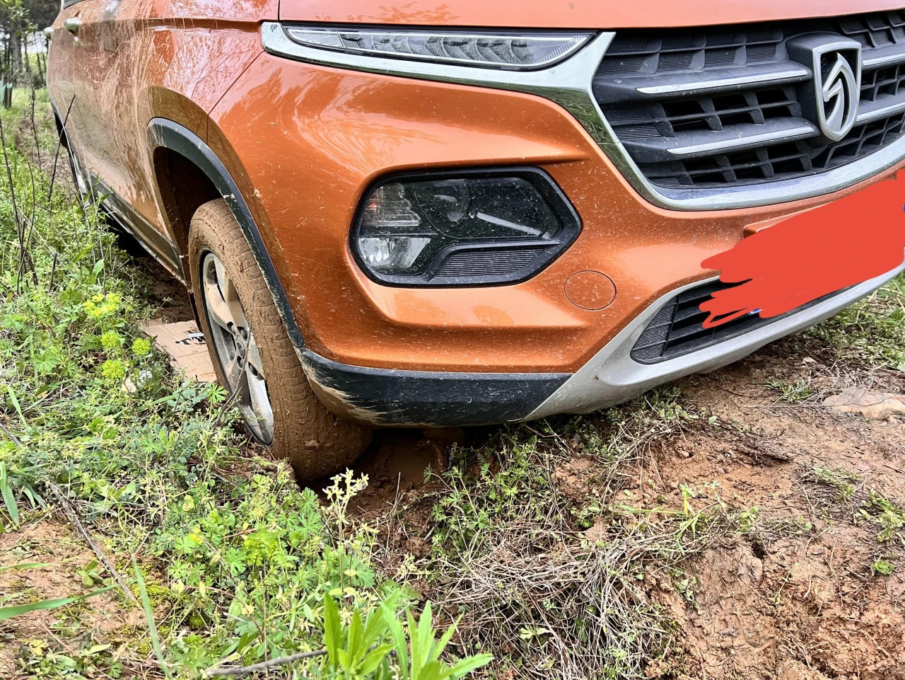 车被田埂卡住 - 2