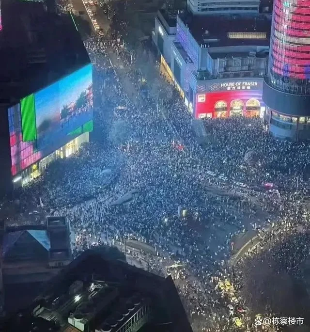 2023 年跨年的新街口