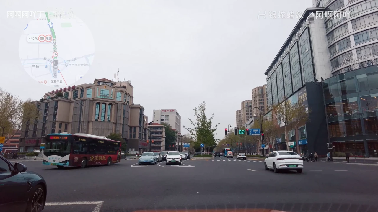 左上角有地图导航录屏的 POV 视频