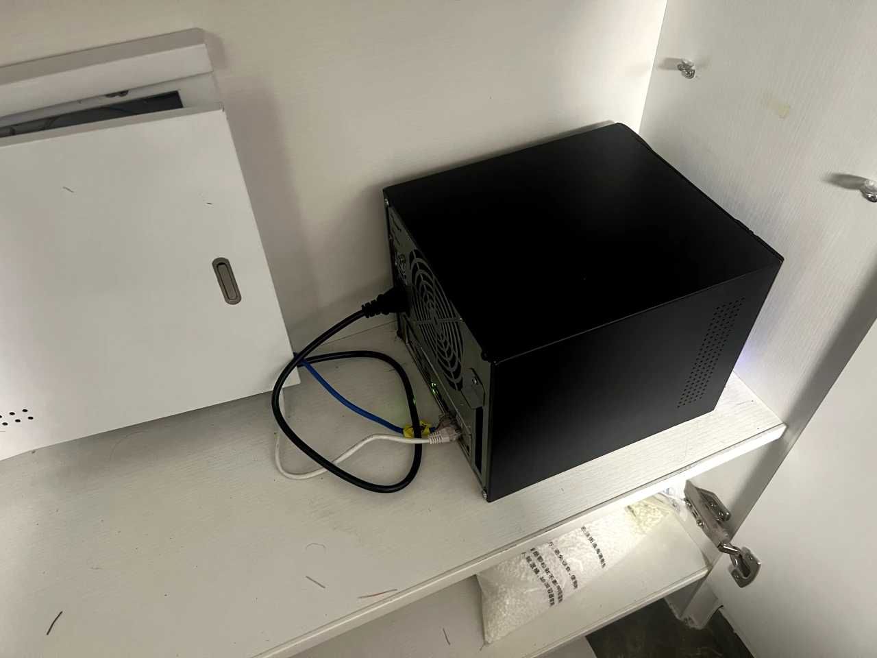 弱电箱里的 AIO 主机